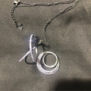 Fifth Avenue Collection pendant necklace and  hoop earring set (purple Ombré)